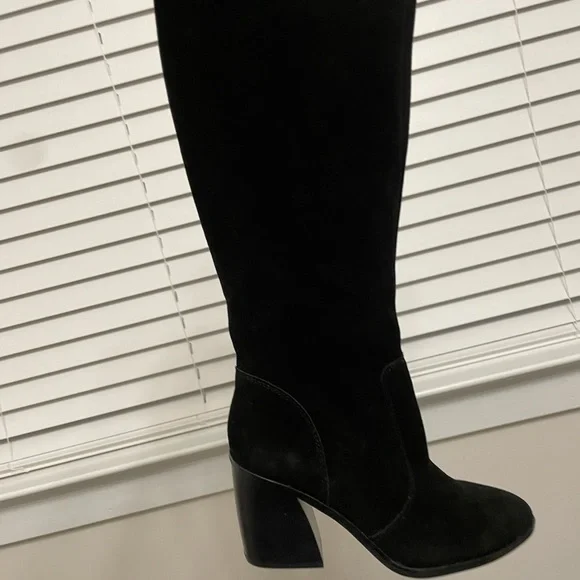 Boot - Picture 2 of 3